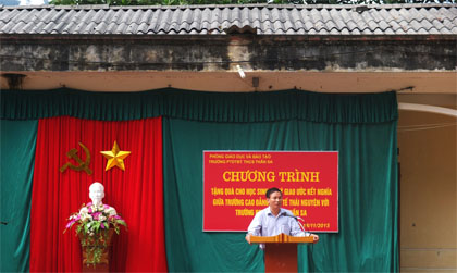 Tiếp tục chương trình " Chung tay hỗ trợ phát triển giáo dục vùng cao"